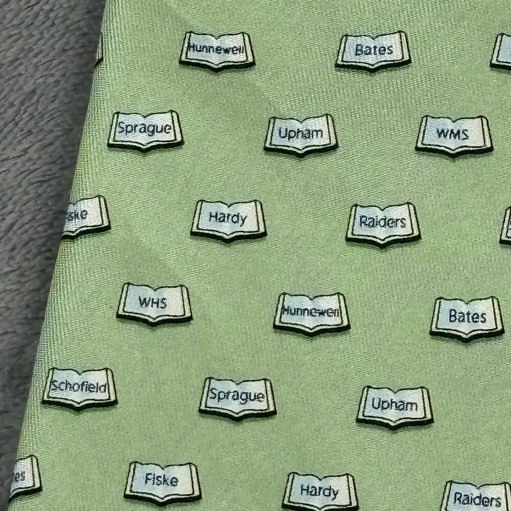 Vineyard Vines Silk Tie Green E.A.‎ Davis Wellesley Books Handmade In The U.S.A.